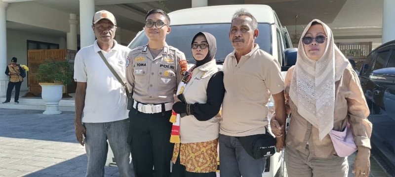 Foto Ketua Srikandi Pro SMART Sekaligus Tour Leader Baitul Haramain, Qomala Ahsanulaily, SH Bersama Keluarga, Kamis (3/9/2026) (Dok. Pribadi) Foto Ketua Srikandi Pro SMART Sekaligus Tour Leader Baitul Haramain, Qomala Ahsanulaily, SH Bersama Keluarga, Kamis (3/9/2026) (Dok. Pribadi)